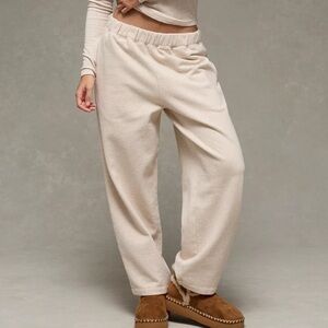 AE Everyday Luxe Barrel Sweatpant - Oatmeal